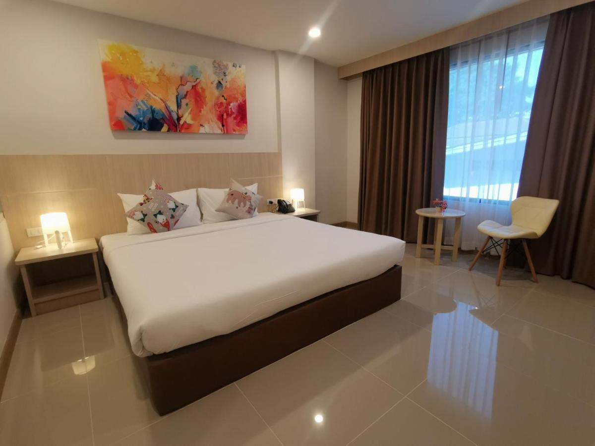 Malee Hotel Chiang Mai Buitenkant foto